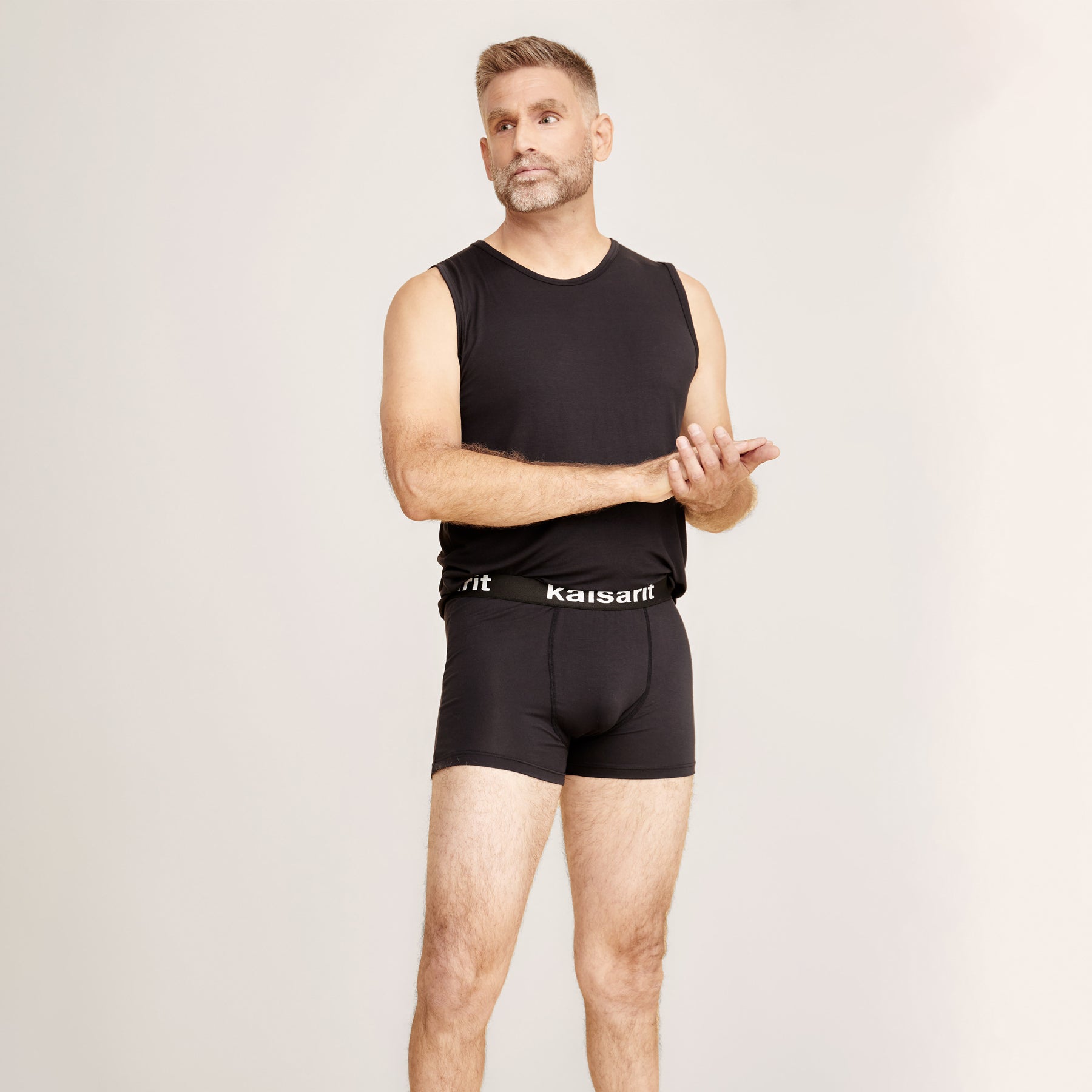 Miesten Kalsarit bambubokserit 95% bambu 5% elastaani. Kuminauhassa lukee valkoisella Kalsarit.