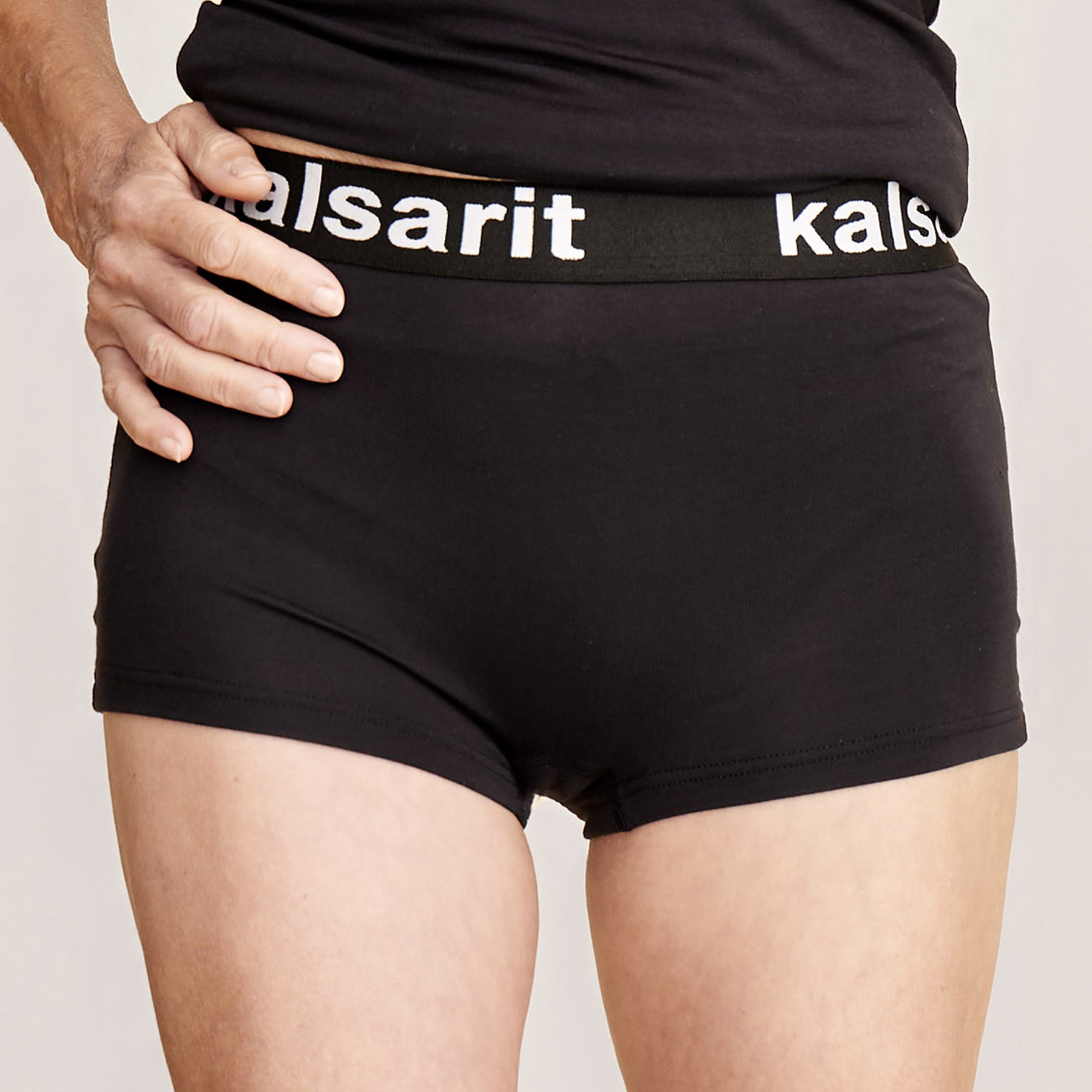 Lähikuva Kalsareista.
