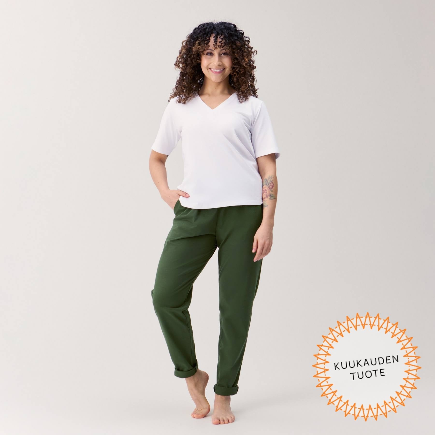 Maastonvihreät Jokapaikan housut ovat maaliskuun kuukauden tuote. Koodilla HOUSUT saat ilmaiset toimituskulut tuotteelle.