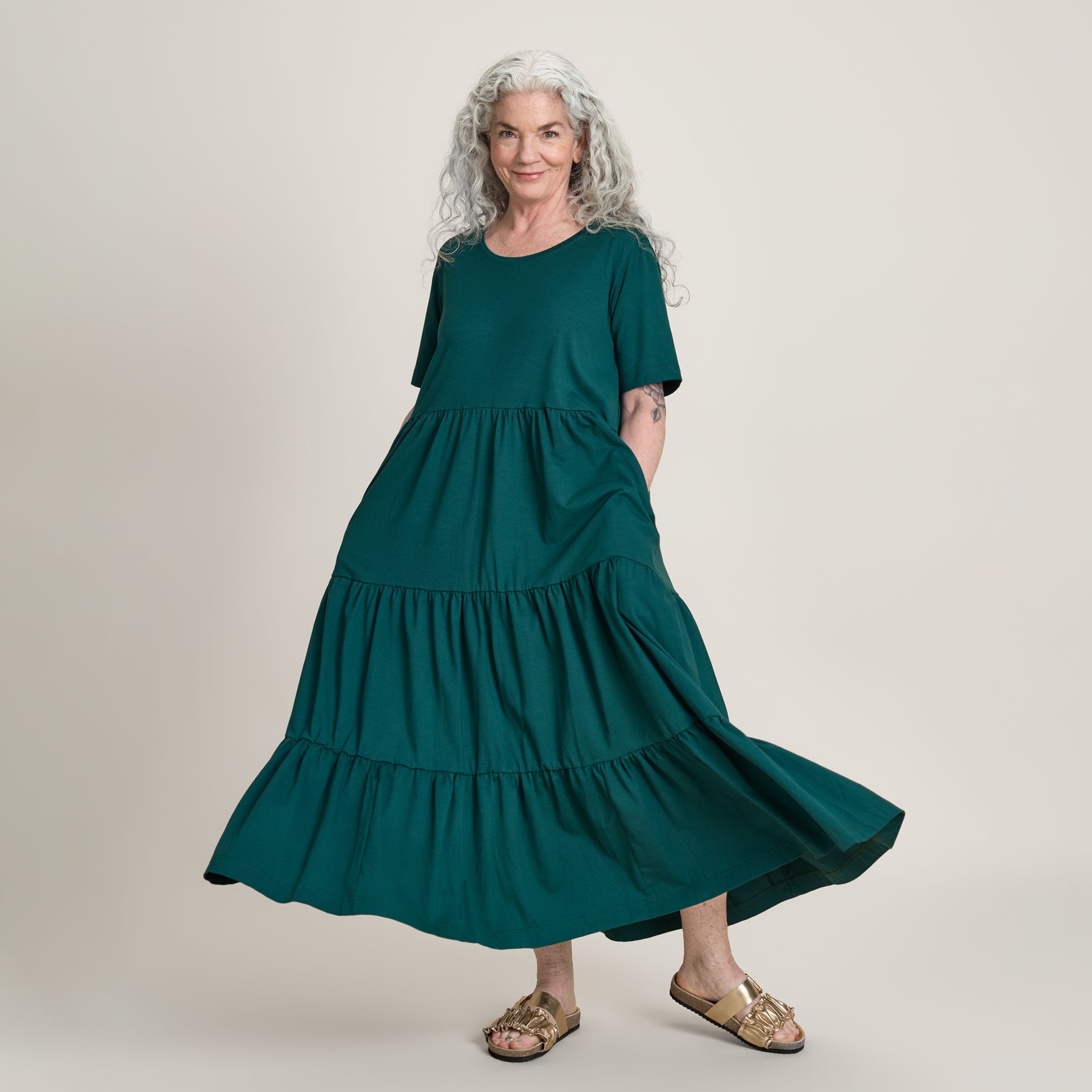 Frillamekossa on upea iso ja runsas helma, joka hulmuaa pyörähdellessä.