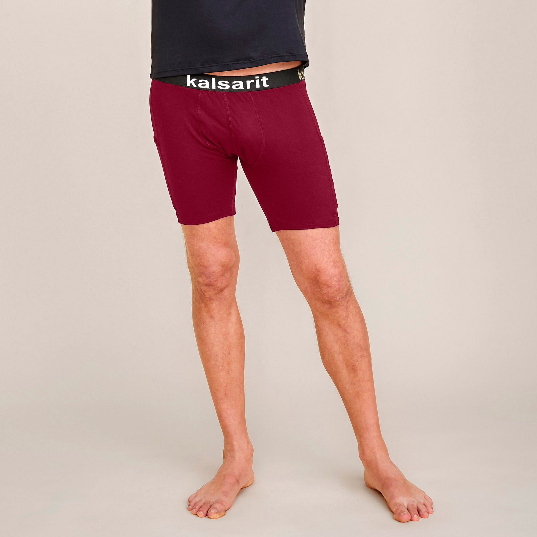 Miesten taskukalsarit viininpunaisen värisenä.