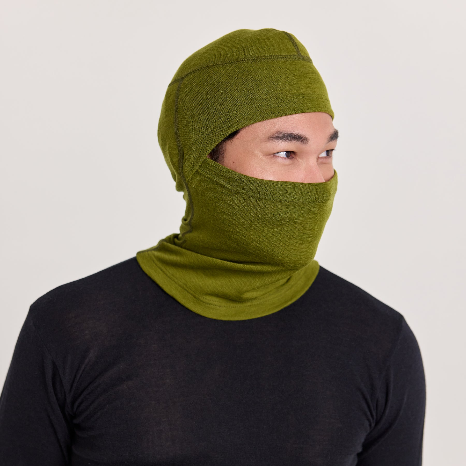 METSÄ balaklava on asetettu kasvojen suojaksi, että se peittää nenän ja suun. Pehmeä, lämmin ja hengittävä balaklava on valmistettu mulesing-vapaasta merinovillasta.