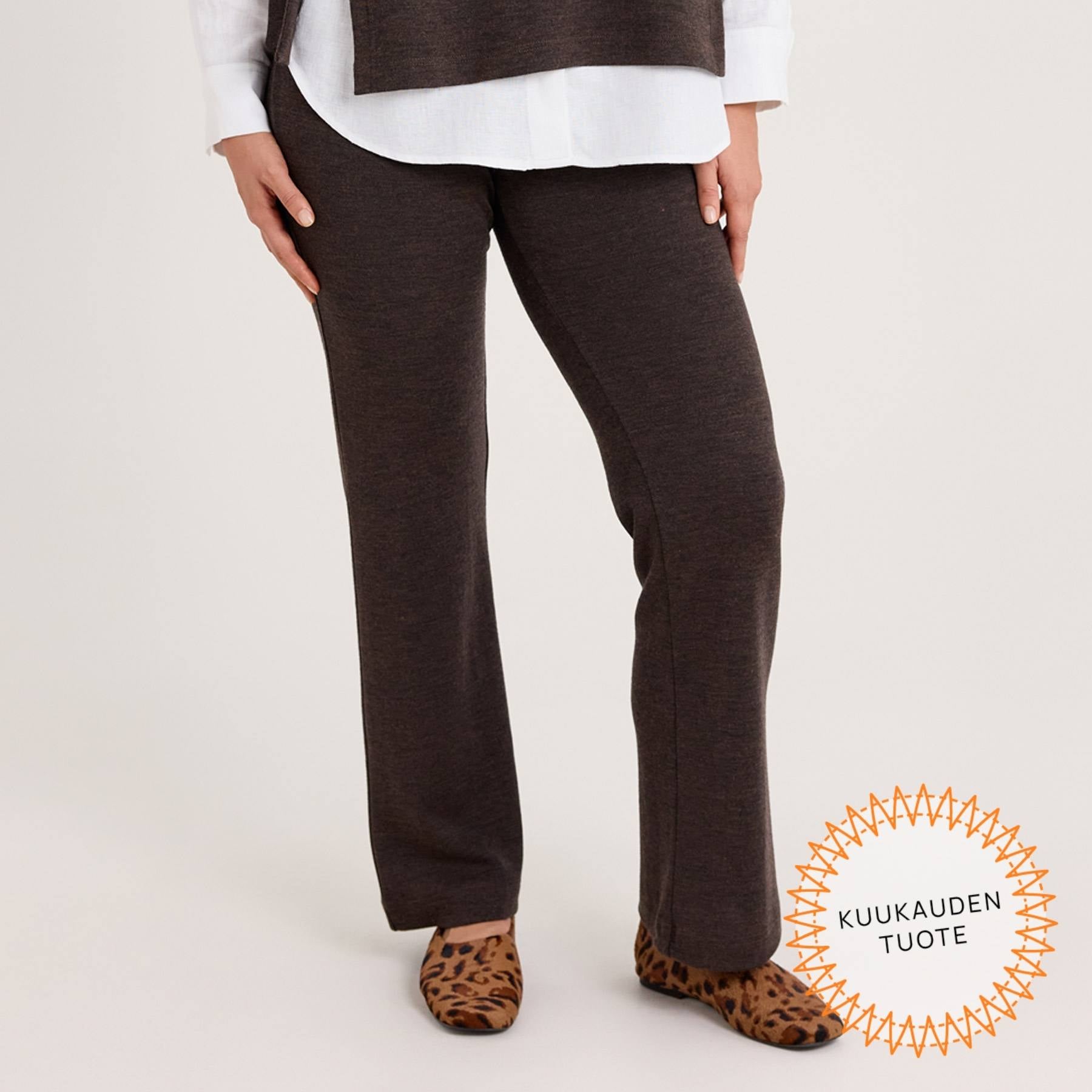 Kuukauden tuote: Rennot neulehousut värissä meleerattu ruskea. Koodilla HOUSUT saat kuukauden tuotteelle ilmaiset toimituskulut.