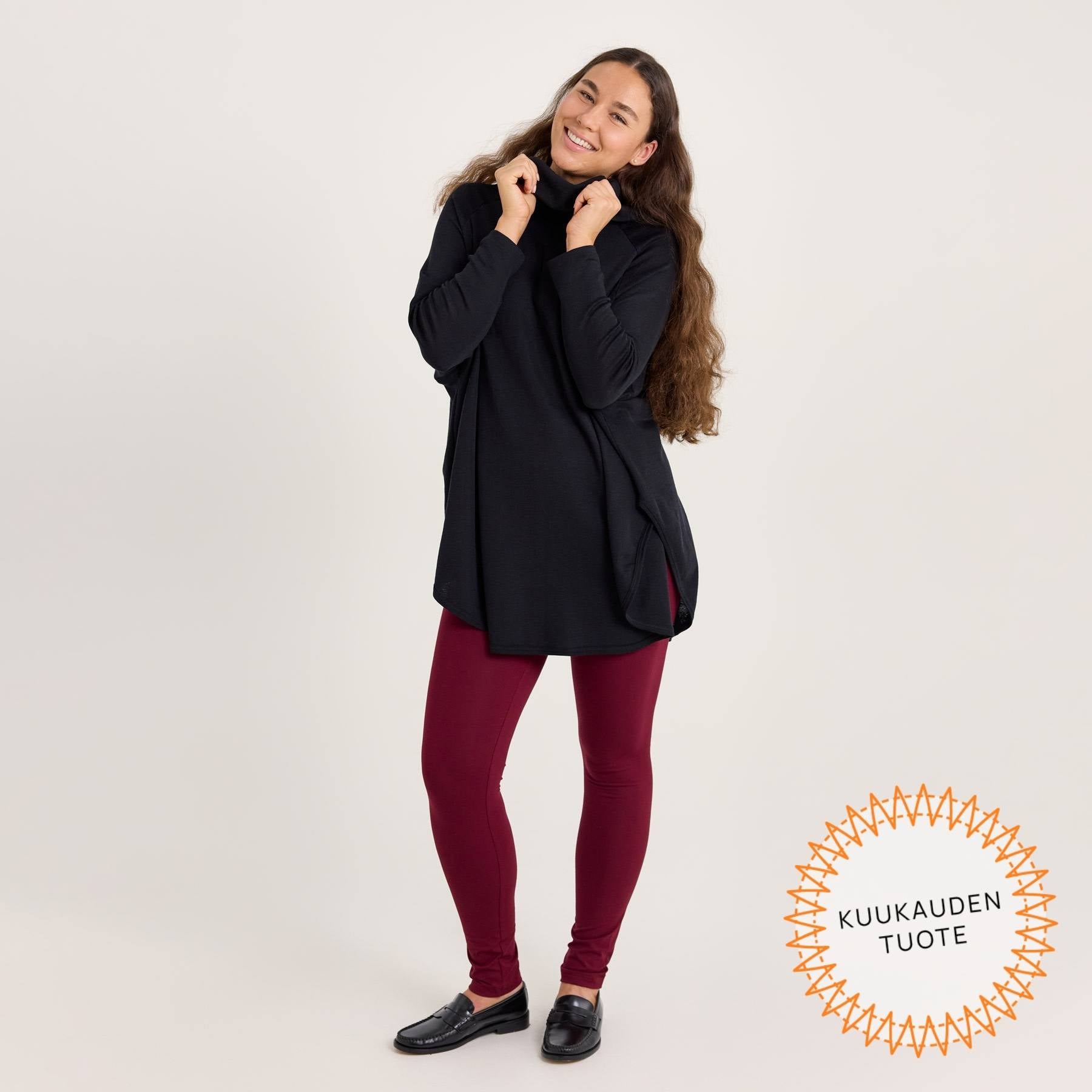 Musta merinosilkkinen neuletunika ja viininpunaiset LEMPI bambuleggingsit. Tyylikäs ja rento asukokonaisuus arkeen.