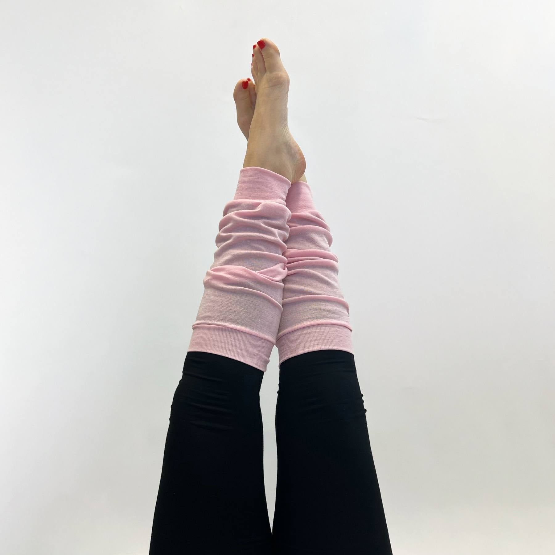 Vaaleanpunaiset säärystimet merinosilkistä.