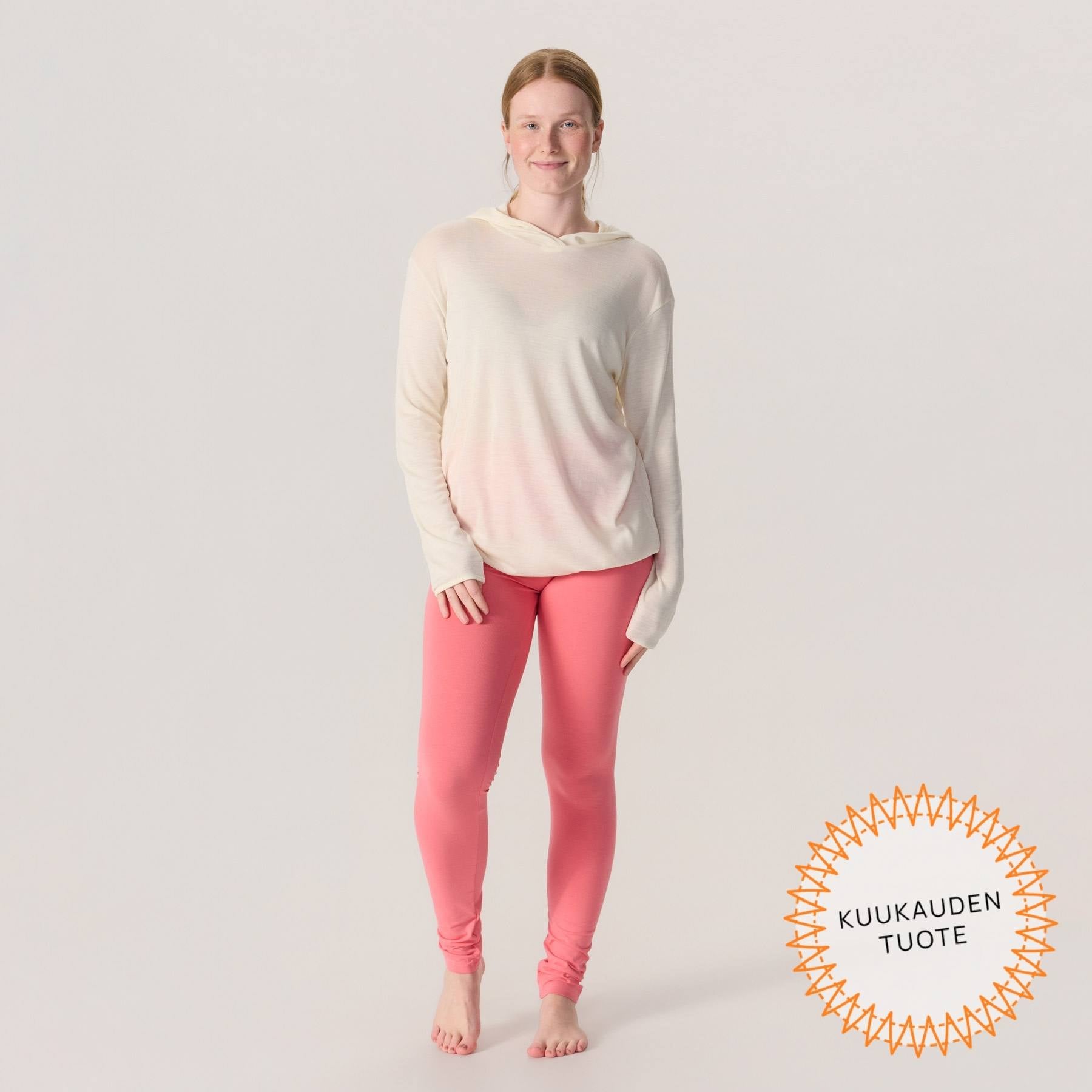Korallipinkit LEMPI bambuleggingsit ja luonnonvalkoinen merinosilkkinen unisex-huppari.