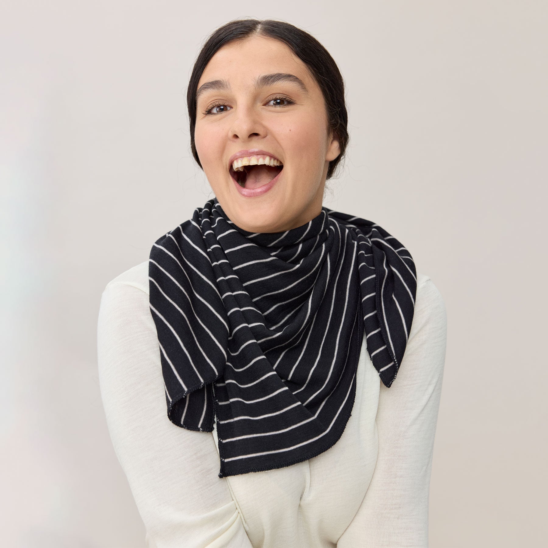 Huivi, merinosilkki, poistuvat värit