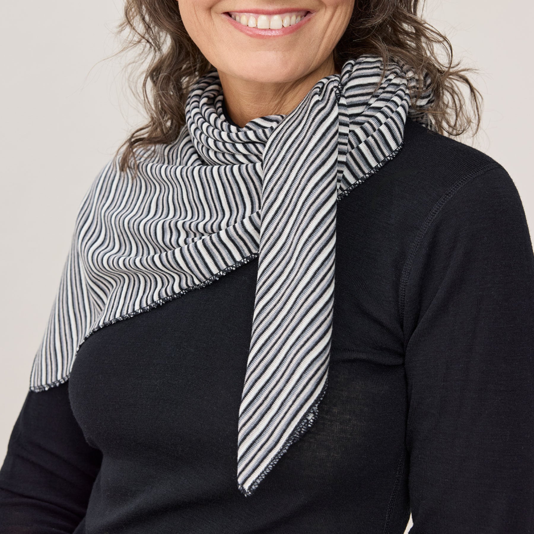 Huivi, merinosilkki, poistuvat värit