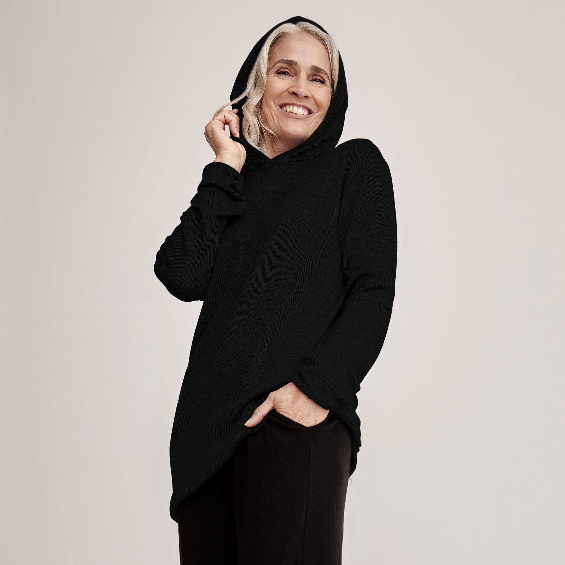 Tam Silk unisex merinosilkkihuppari on ylellinen, pehmeä ja lämmin vaate