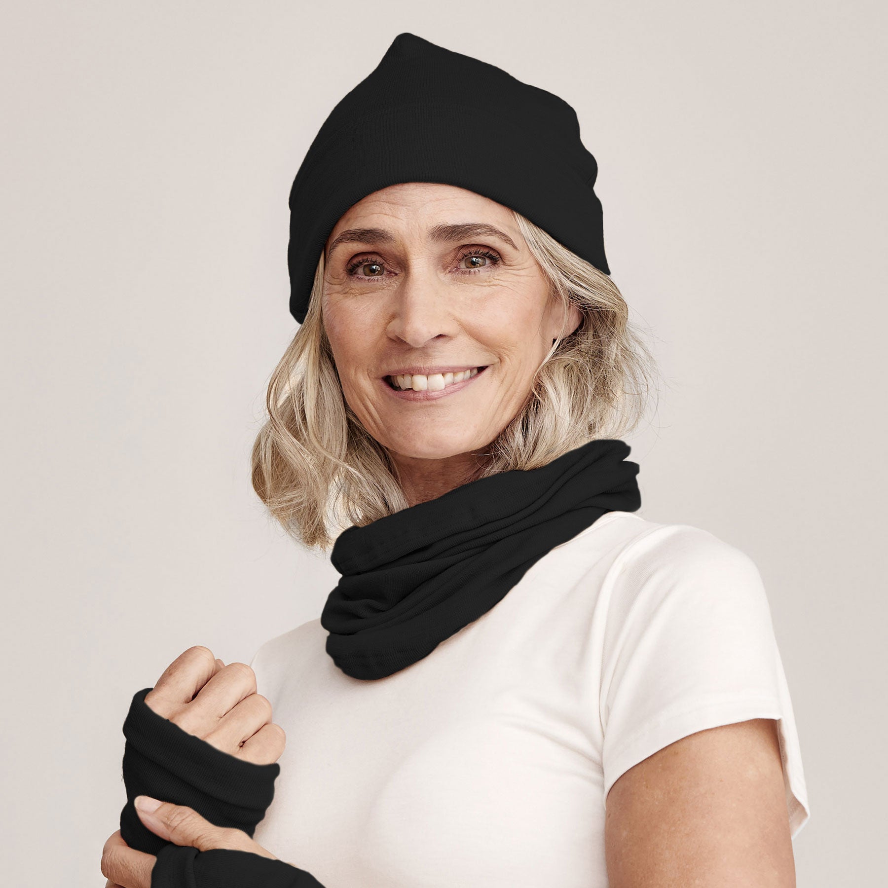 Unisex merinosilkkipipo sopii kaikille, ja siitä on saatavilla kahta eri kokoa S/M ja L/XL. Väri musta