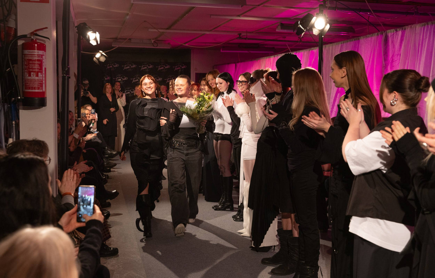 Tam Silkin tehdas muuntui muodin näyttämöksi