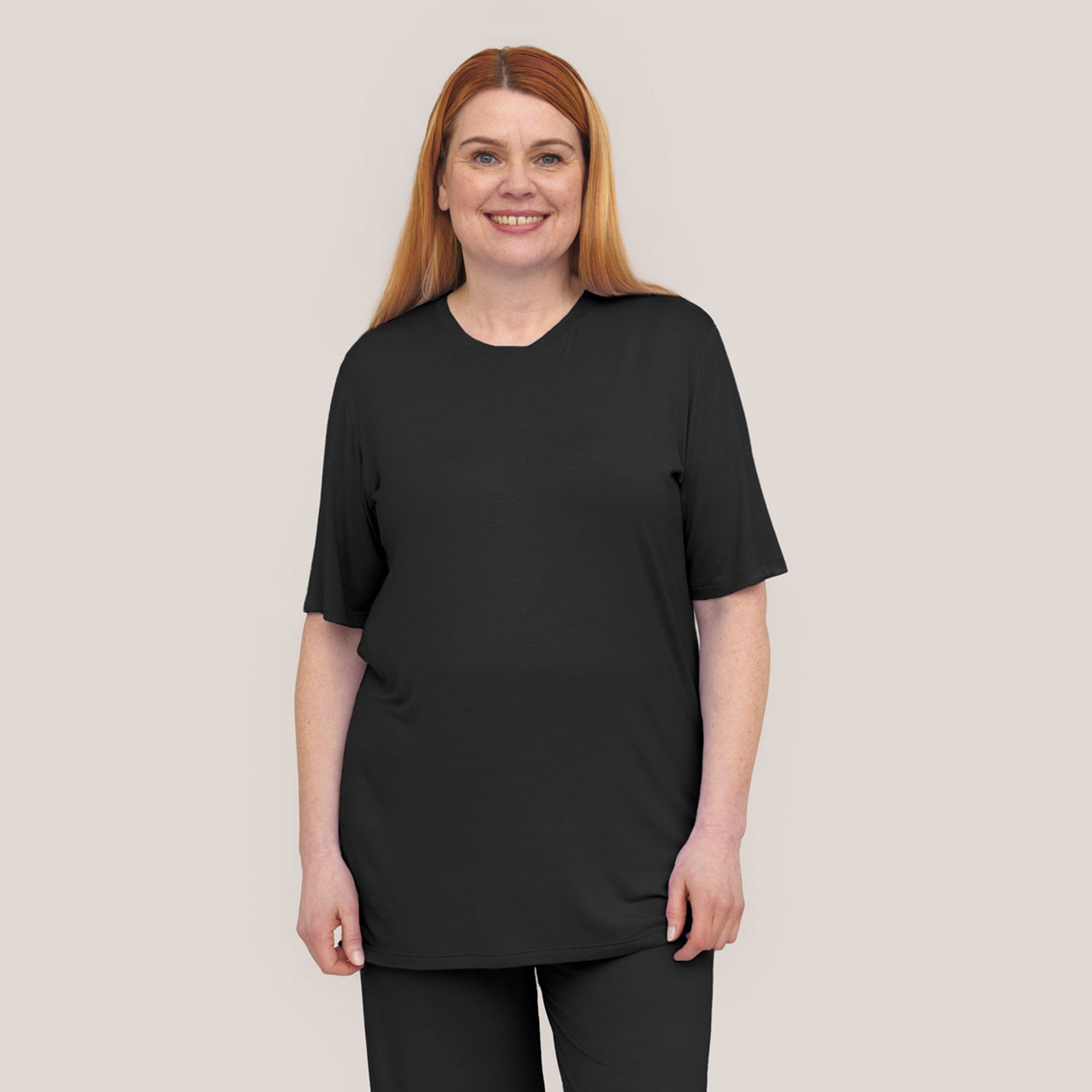 Musta RENTO lyhythihainen pyjamapaita on kevyt ja hengittävä kotoiluun ja yöunille. Valmistettu Kangasalla.