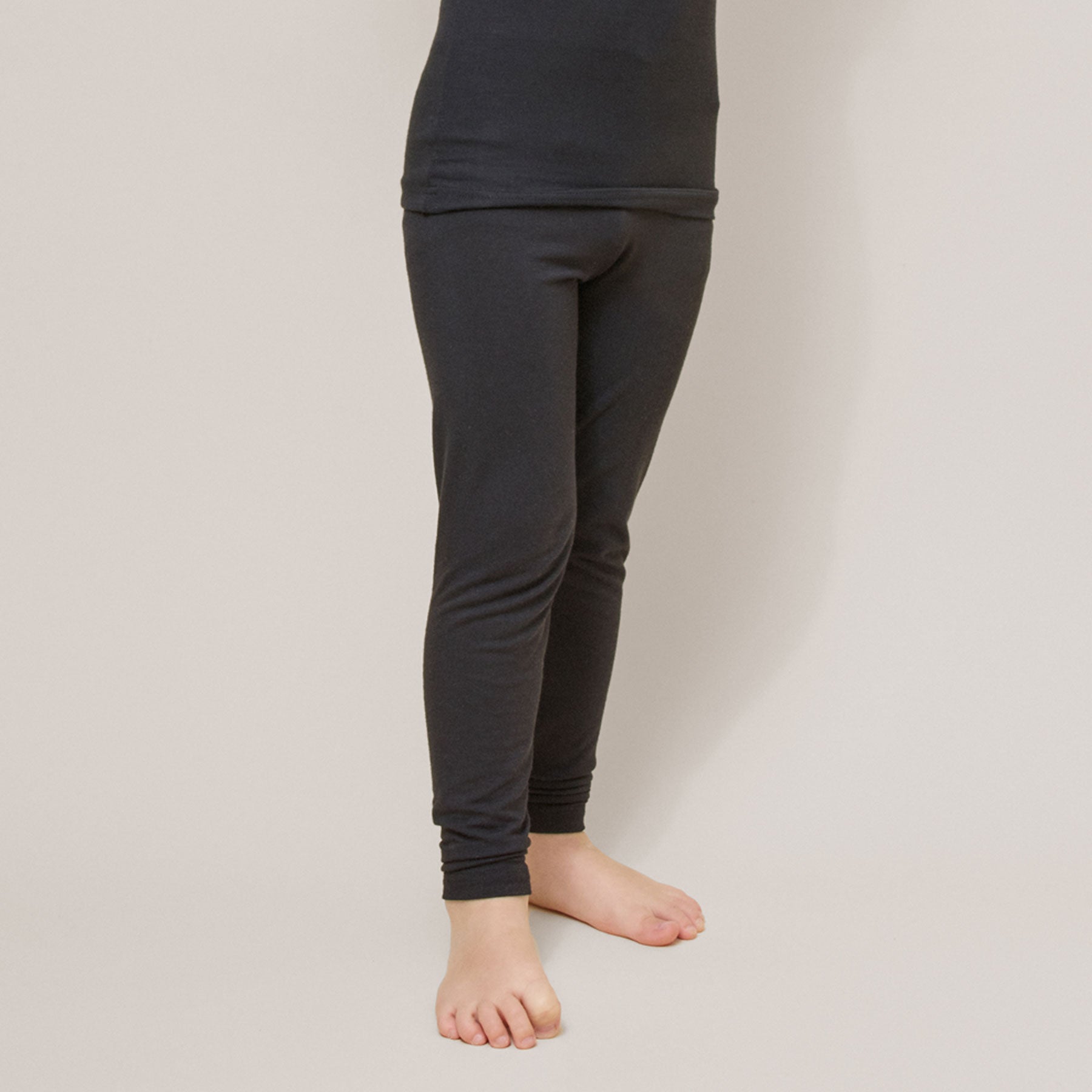 HENTO lasten bambupitkikset ovat täyspitkät leggingsit lapselle. Bambu on materiaalina kutittamaton, hengittävä ja pehmeä.