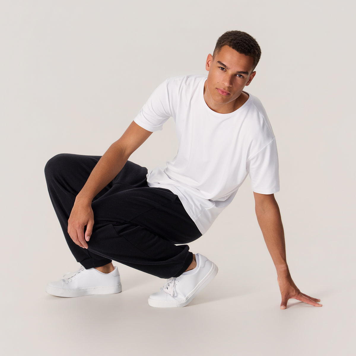 Mustat unisex-malliset merinosilkkineuloshousut