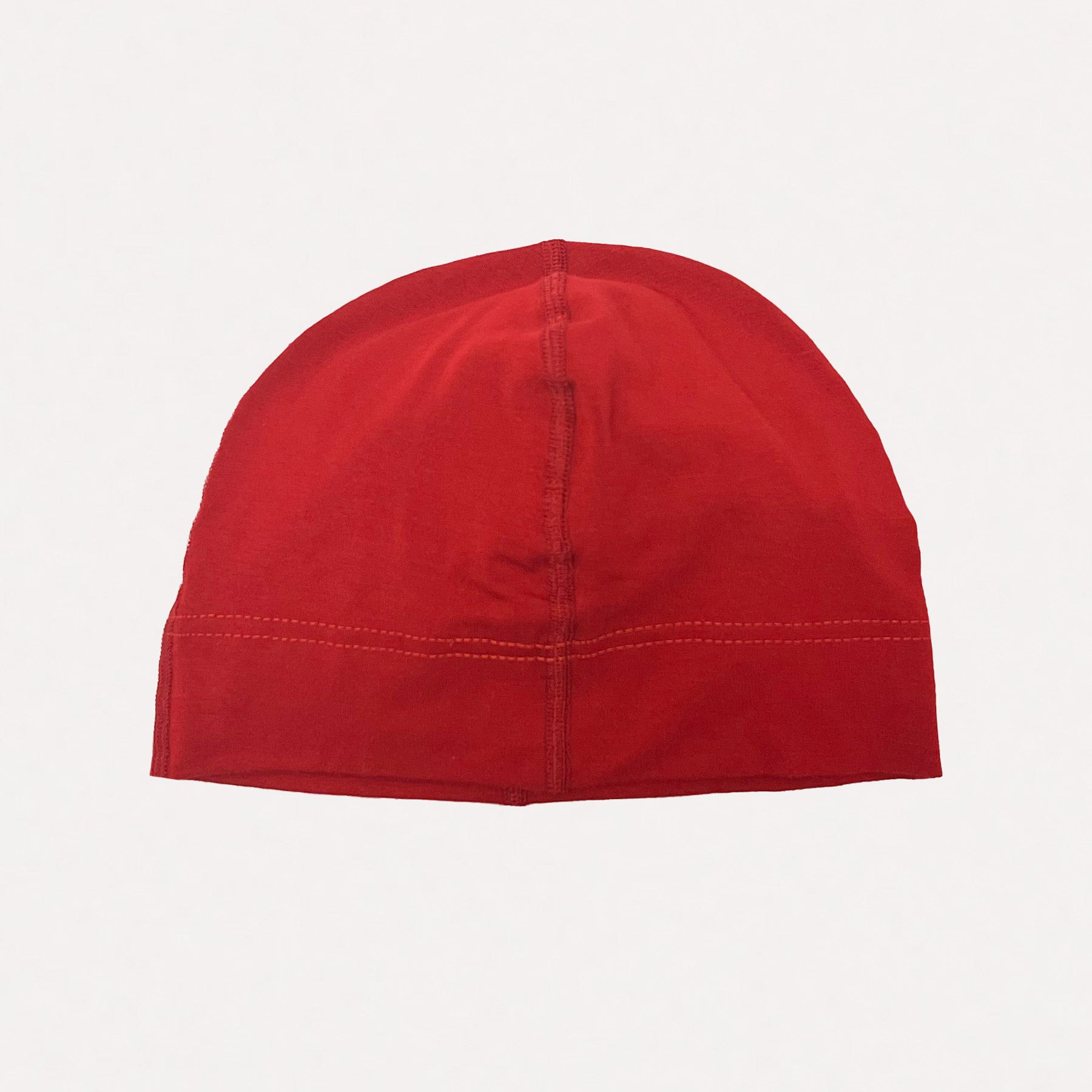 Punainen aluspipo bambusta.