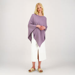 Merinosilkkinen poncho laventelin sävyssä